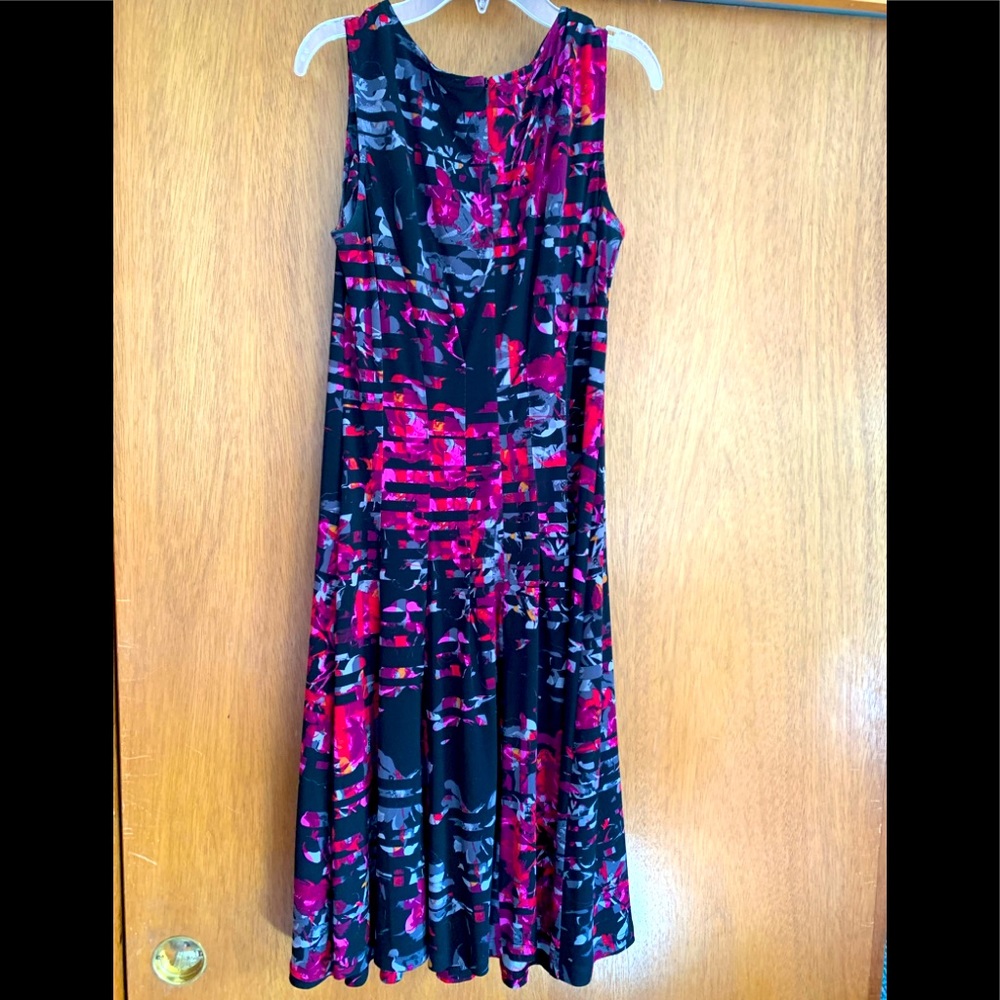 Print dress slight stretch excellent condition